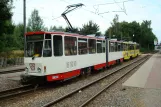 Zwickau tram line 4 with articulated tram 929 at Städtisches Klinikum (2008)