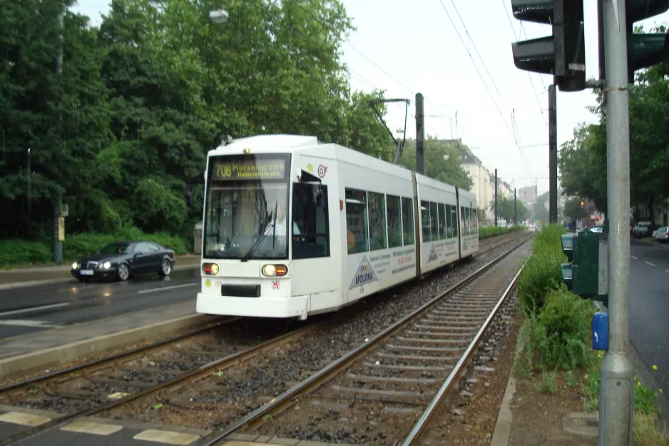 Düsseldorf extra line 708 with low-floor articulated tram 2139 at Hansaplatz (2010)