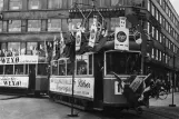 Archive photo: Aarhus tram line 1 with railcar 8 at Banegårdspladsen (1954)