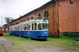 Hannover articulated tram 102 in front of Straßenbahn-Museum (2006)