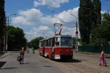 Mariupol tram line 5 with railcar 956 at Yednosti Avenue (2012)