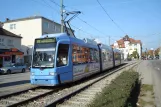 Munich tram line 20 with low-floor articulated tram 2210 at Delkovenstraße (2007)