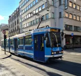 Oslo tram line 12 with articulated tram 106 in the intersection Drottnings gata / Prinsens gata (2020)