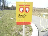 Sign: Kik op fra mobilen. Se letbanen i øjnene
 (2022)