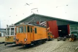Skjoldenæsholm railcar 327 in front of Remise 1 (2002)
