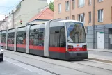 Vienna tram line D with low-floor articulated tram 650 on Heiligenstädter Straße (2014)