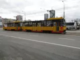 Warsaw tram line 18 with railcar 1352 at Dw.Gdański (2018)