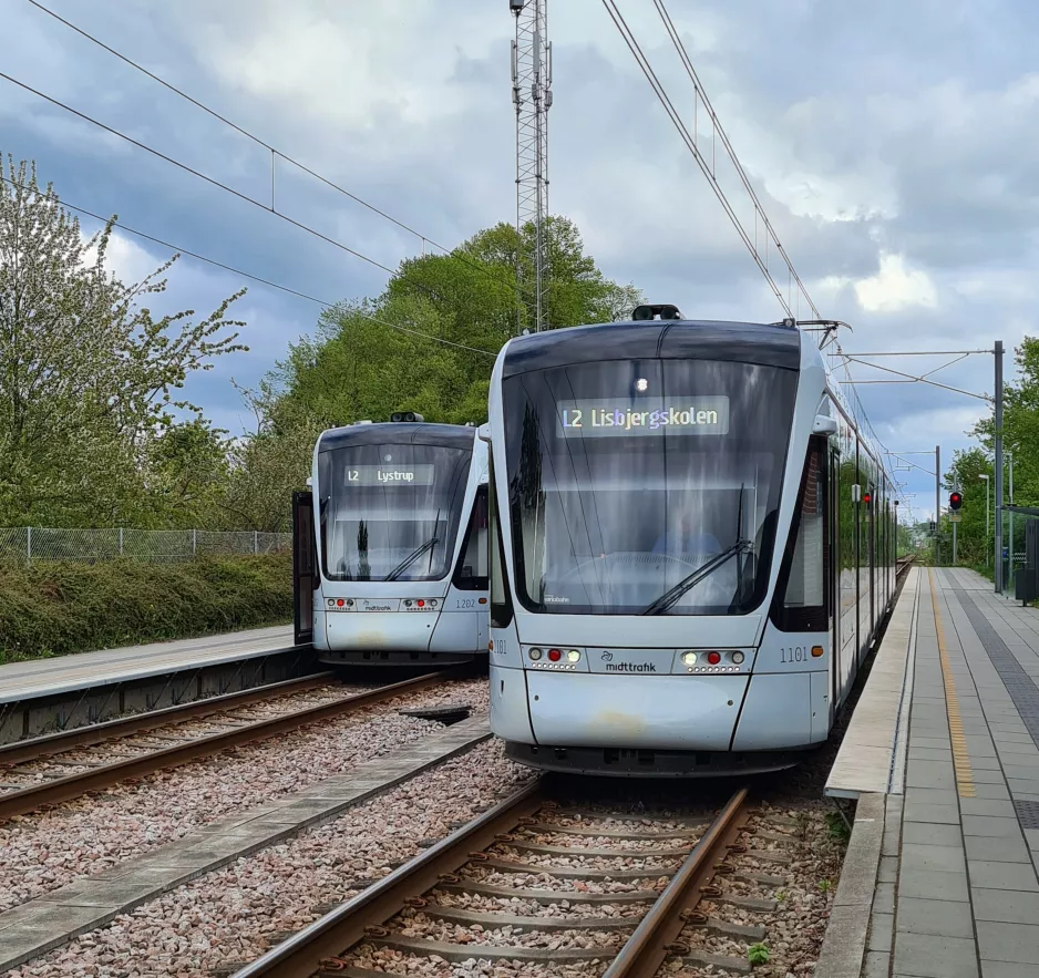 Aarhus light rail line L2 with low-floor articulated tram 1102-1202 at Mårslet (2021)