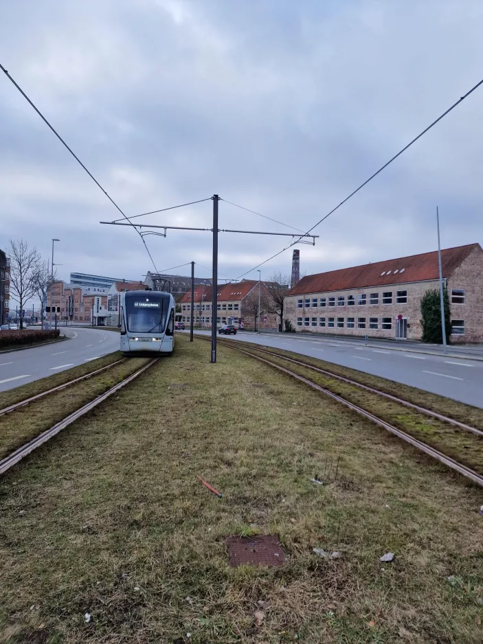 Aarhus light rail line L2 with low-floor articulated tram 1105-1205 on Nørreport (2023)