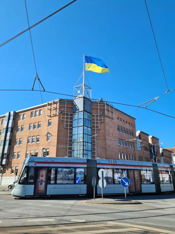 Aarhus light rail line L2 with low-floor articulated tram 1106-1206 near Nørreport (2022)