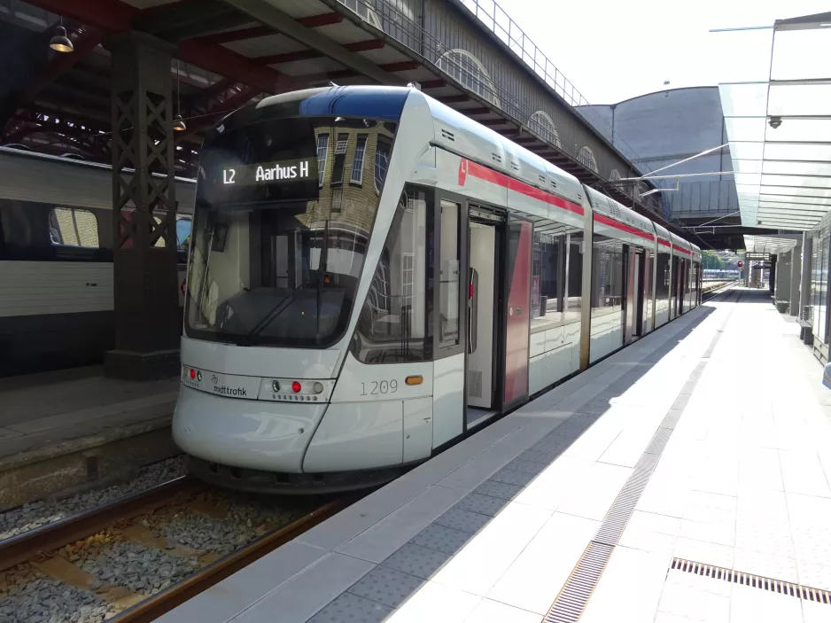 Aarhus light rail line L2 with low-floor articulated tram 1109-1209 in Central Station (2018)