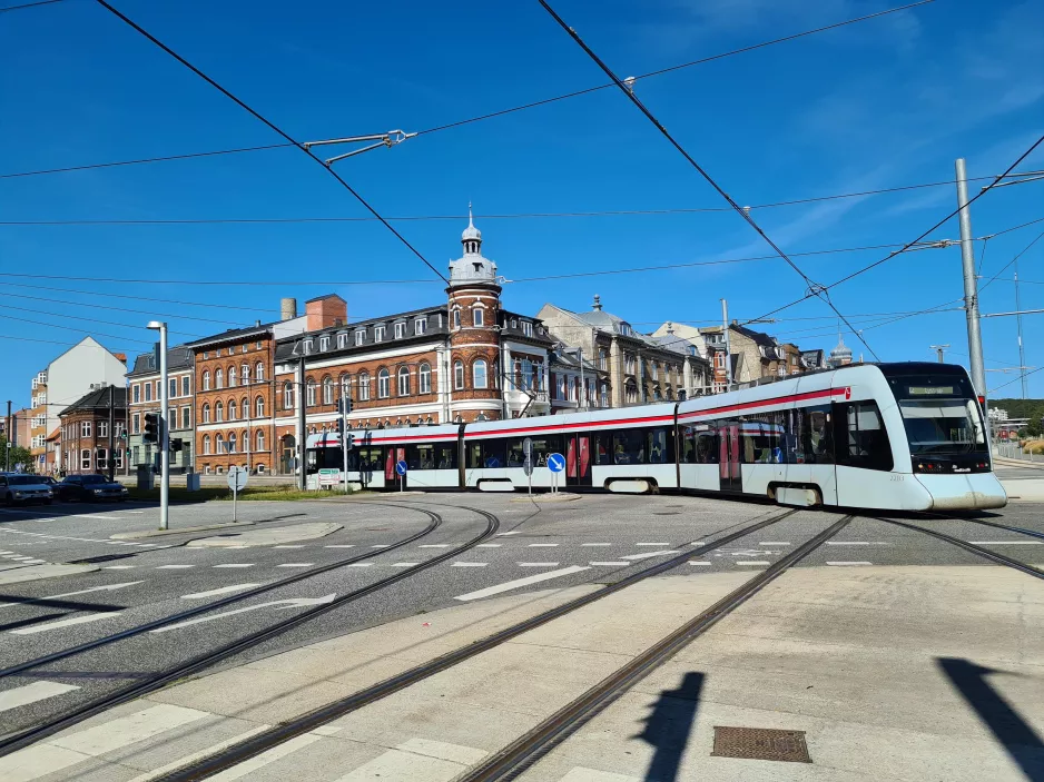 Aarhus light rail line L2 with low-floor articulated tram 2103-2203 at Nørreport Kystvejen/Nørreport (2021)
