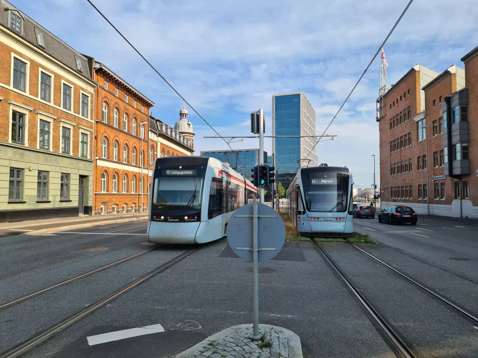 Aarhus light rail line L2 with low-floor articulated tram 2105-2205 in the intersection Nørreport/Mejlgade (2020)