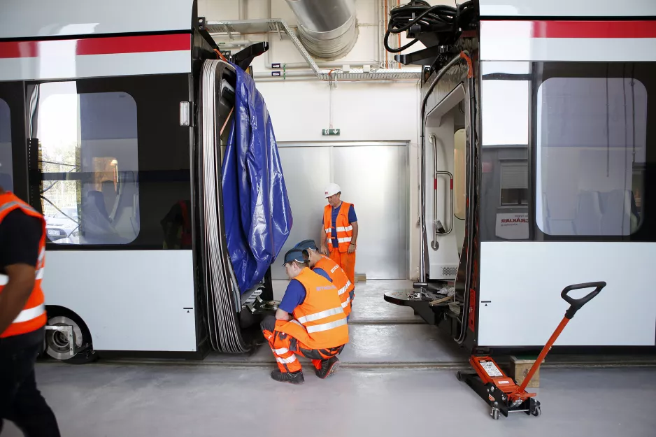 Aarhus low-floor articulated tram 2102-2202 inside Trafik- og Servicecenter (2016)