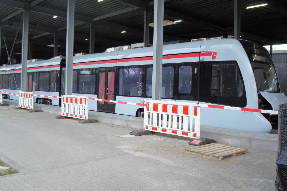 Aarhus low-floor articulated tram 2107-2207 at Trafik- og Servicecenter (2017)