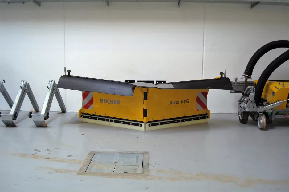 Aarhus snowplow inside Trafik- og Servicecenter (2017)