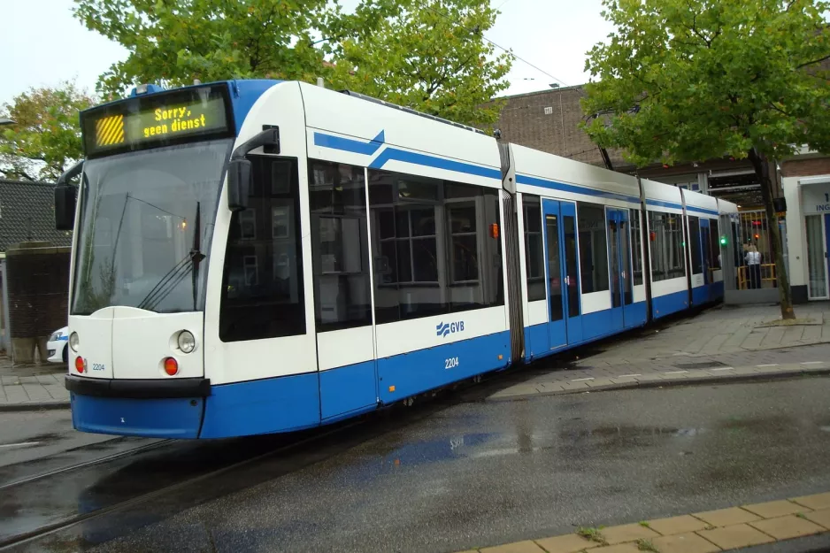 Amsterdam low-floor articulated tram 2204 in front of Haarlemmermeerstation (2011)