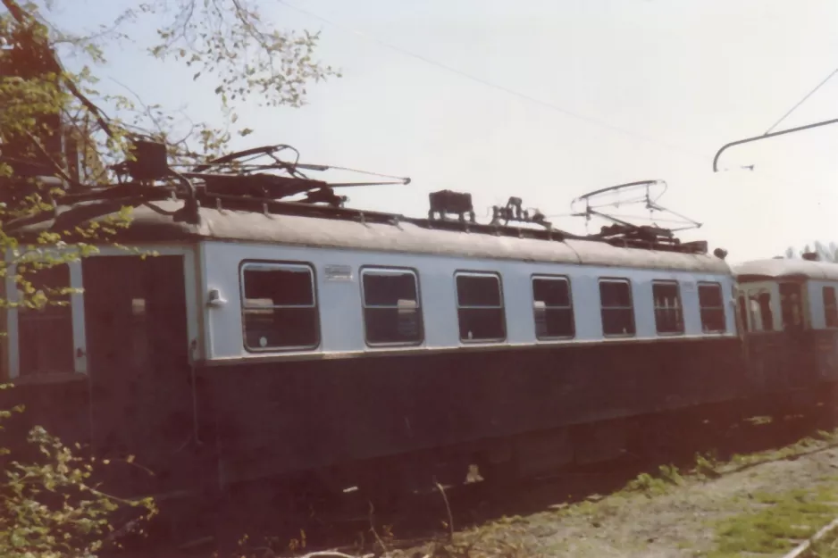 Amsterdam railcar 33 near Haarlemmermeerstation (1989)