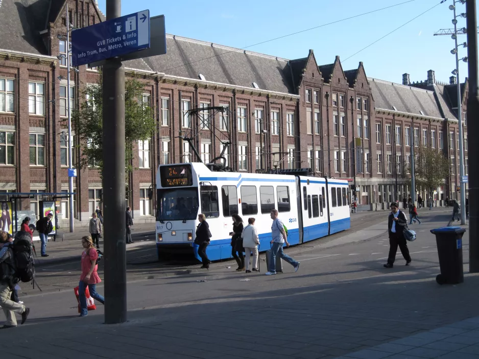 Amsterdam tram line 24 with articulated tram 817 at Central Station (2009)
