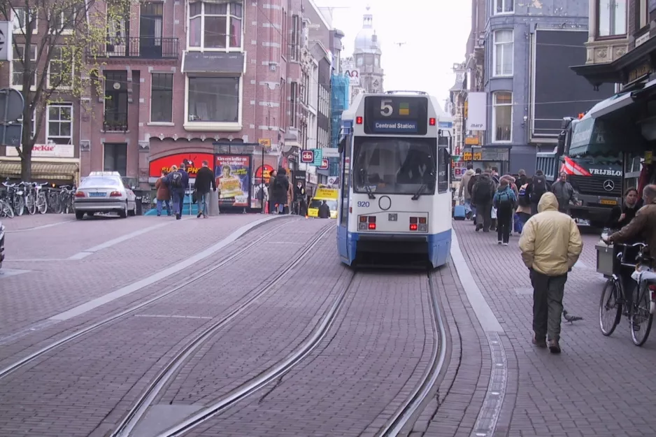 Amsterdam tram line 5 with articulated tram 920 on Prisengracht (2004)