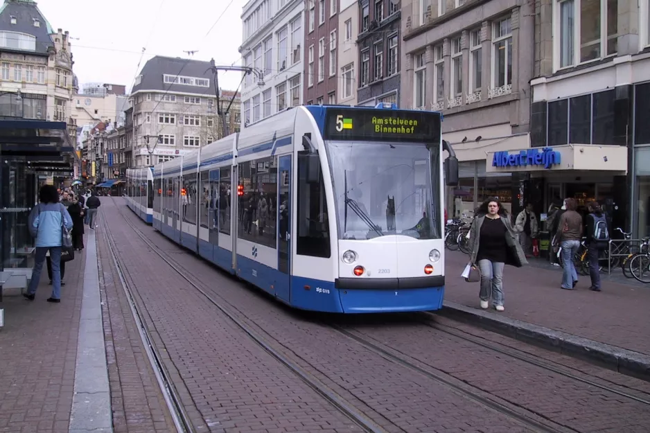Amsterdam tram line 5 with low-floor articulated tram 2203 at Koningsplein (2004)