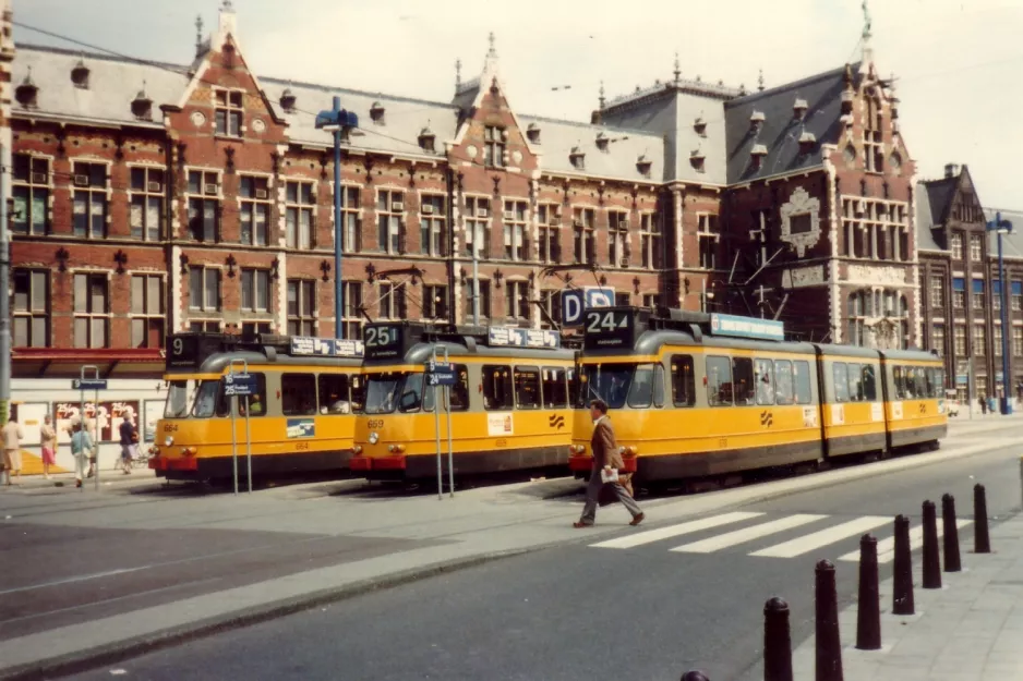 Amsterdam tram line 9 with articulated tram 664 at Central Station (1981)