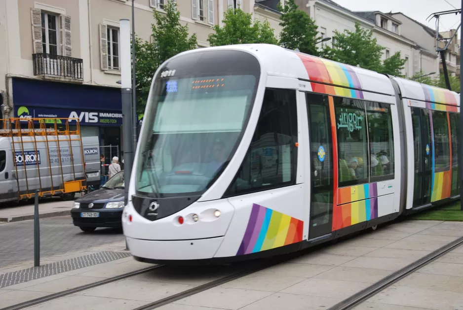 Angers tram line A with low-floor articulated tram 1011 near Foch Haras (2016)