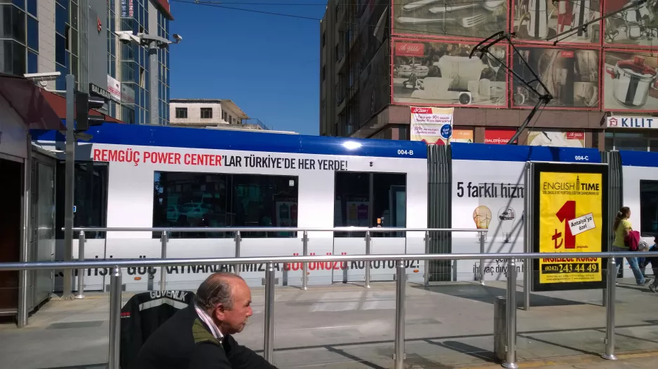 Antalya AntRay T1 with articulated tram 004, side view Doğu Garaji (2014)