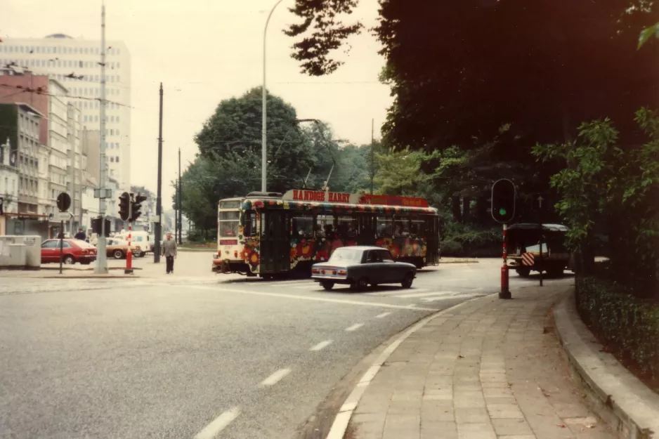 Antwerp tram line 2 with railcar 2067 on Mechelsesteenweg (1981)