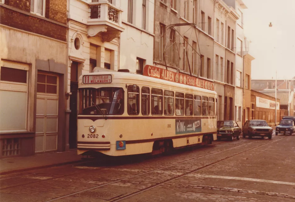 Archive photo: Antwerp tram line 11 with railcar 2082 on Provinciestraat (1978)