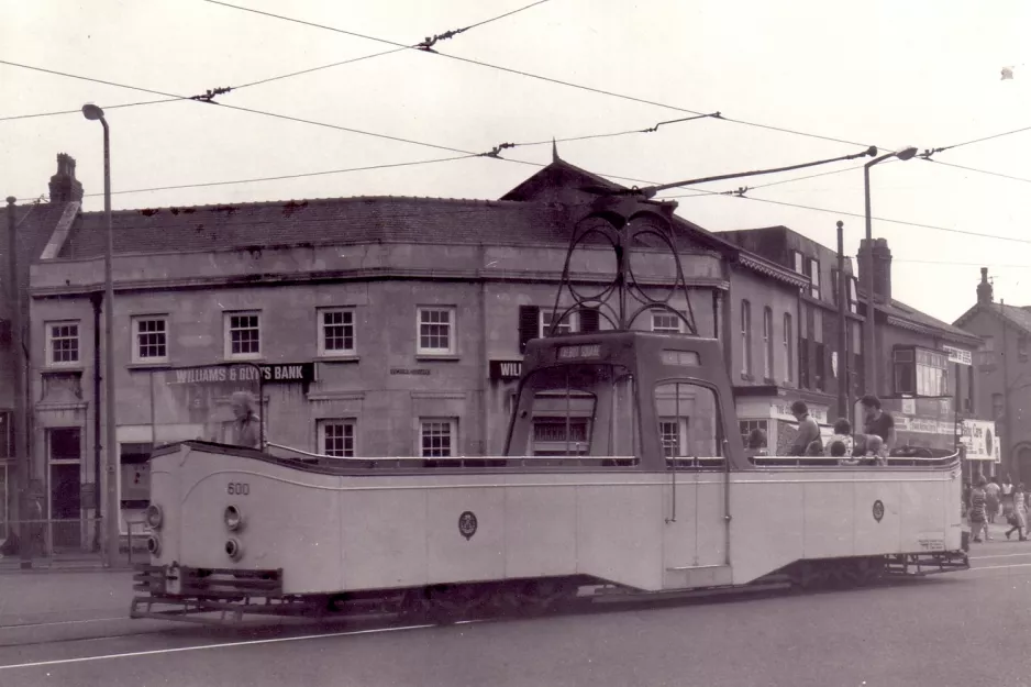 Archive photo: Blackpool tram line T with railcar 600 on Queen's Promenade (1970)
