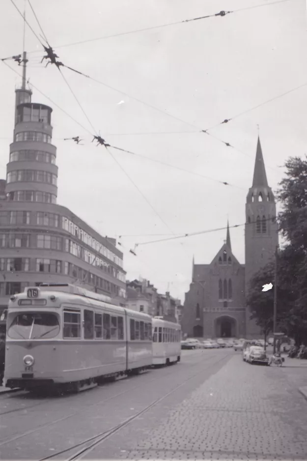 Archive photo: Brussels tram line 16 with articulated tram 840 on Chaussée d'Ixelles (1962)