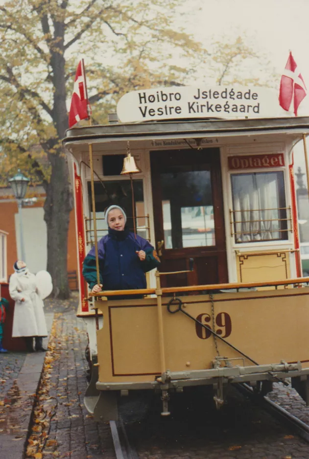 Archive photo: Copenhagen horse tram 69 "Hønen" on Frederiksberg Runddel, front view (1988)