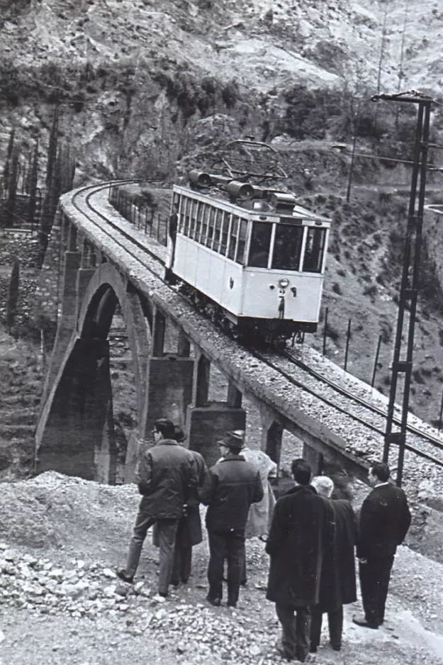 Archive photo: Granada regional line with railcar 2 near Pinos Genli (1950-1959)