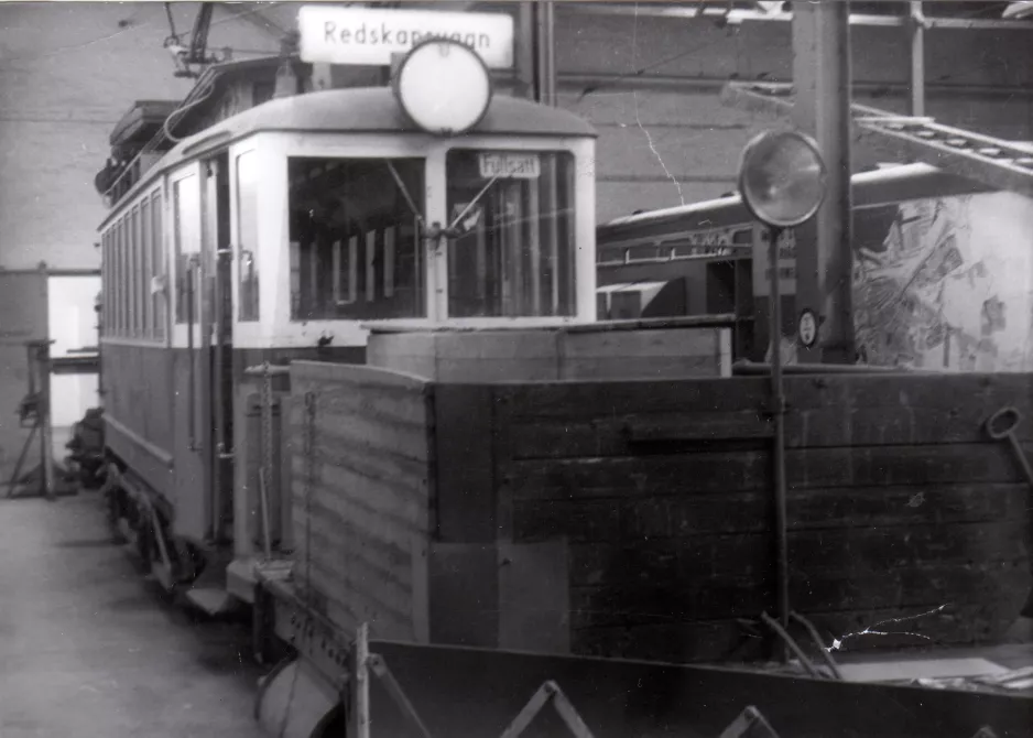 Archive photo: Malmö snowplow MMS 3 inside Elspårvagnshallarna (1973)