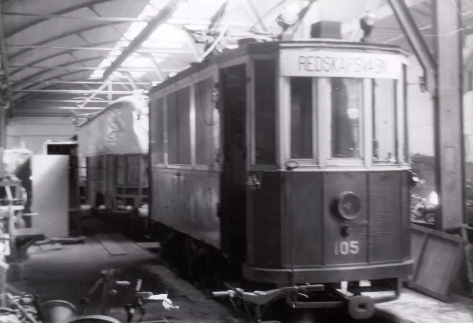 Archive photo: Malmö track cleaning tram 105 inside Elspårvagnshallarna (1973)