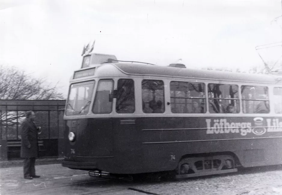 Archive photo: Malmö tram line 4 with railcar 74 at Limhamn Gamla gatan (1973)