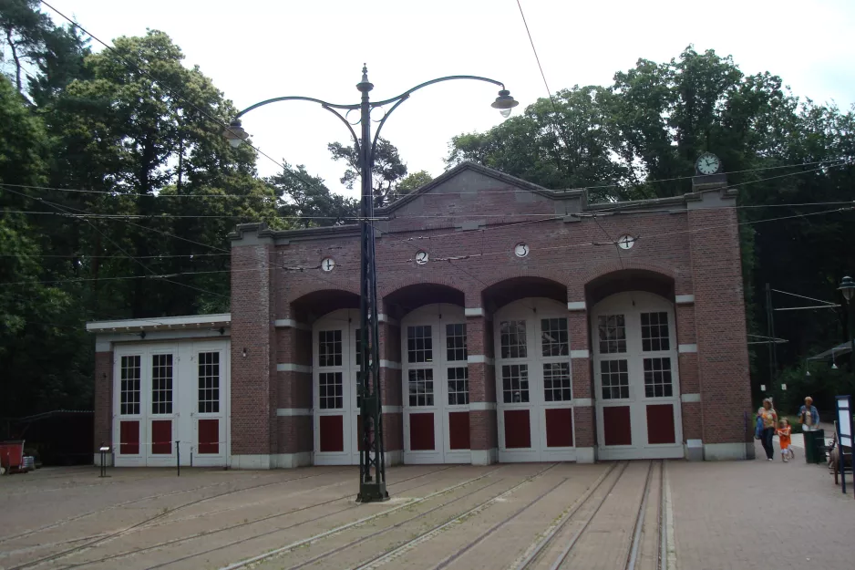 Arnhem in front of Nederlands Openluchtmuseum (2014)