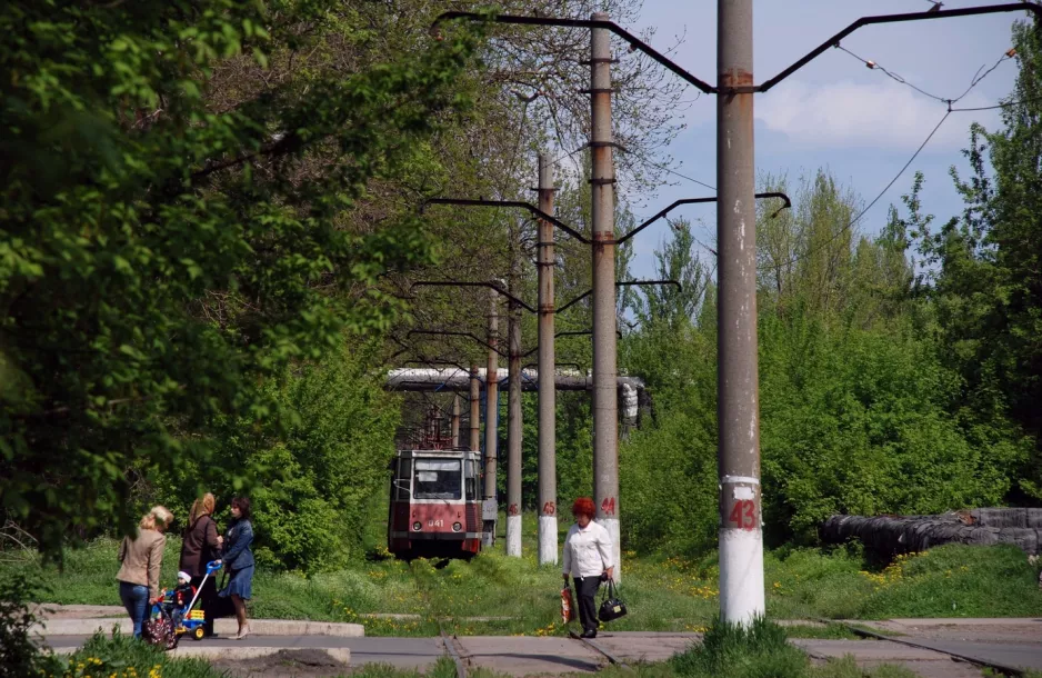 Avdiivka tram line 2 with railcar 041 on Vulytsya Karla Marksa, front view (2011)