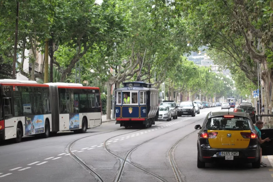 Barcelona tourist line 55 with railcar 10 near Plaça Kennedy (2012)