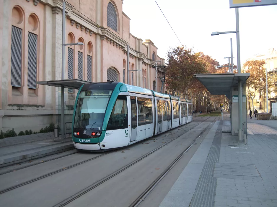 Barcelona tram line T4 with low-floor articulated tram 16 at Ciutadella | Vila Olímpica (2015)