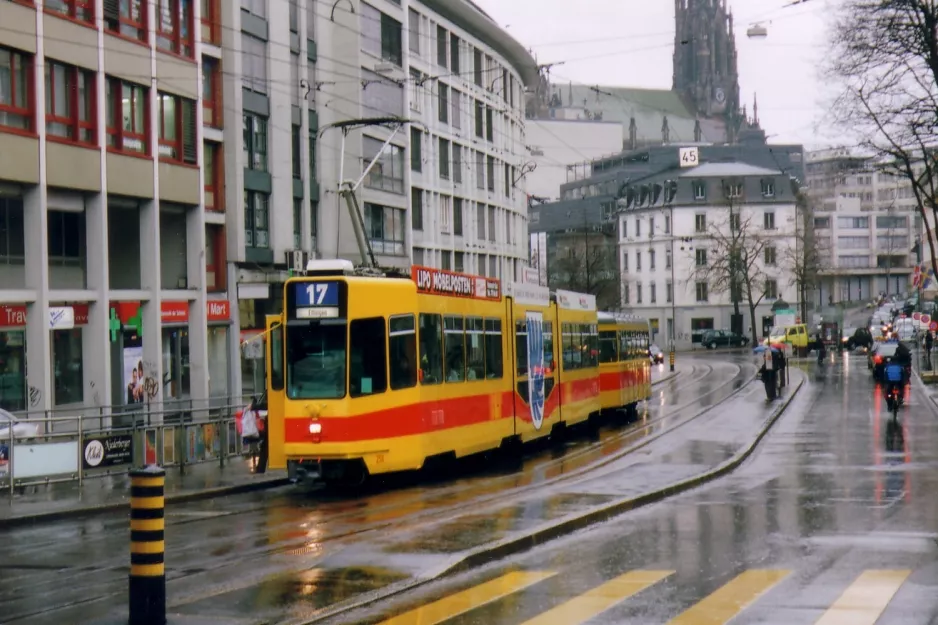 Basel extra line 17 with articulated tram 256 at Heuwaage (2006)