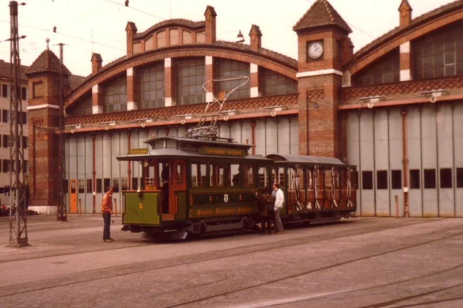 Basel museum tram 4 in front of Depot Wiesenplatz (1980)