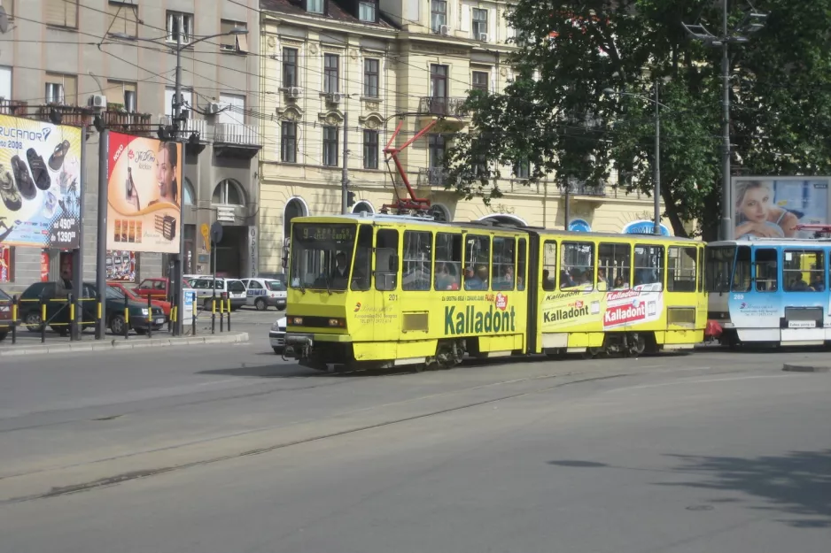 Belgrade tram line 9 with articulated tram 201 near Ekonomski Fakultet (2008)