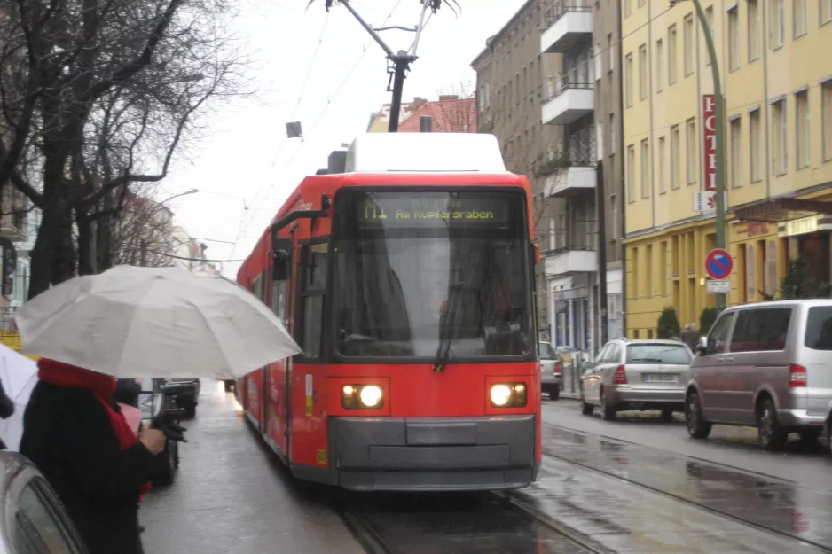 Berlin fast line M1 with low-floor articulated tram 2040 near Rosenthaler Platz (2007)