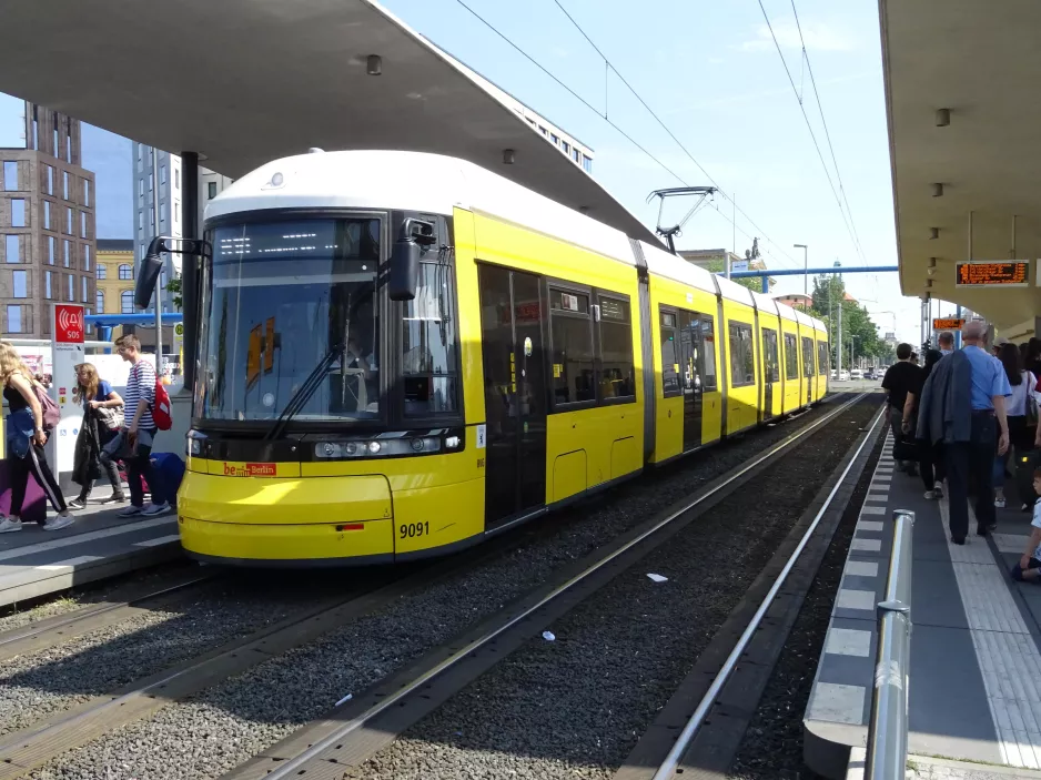 Berlin fast line M10 with low-floor articulated tram 9091 at Hauptbahnhof (2019)
