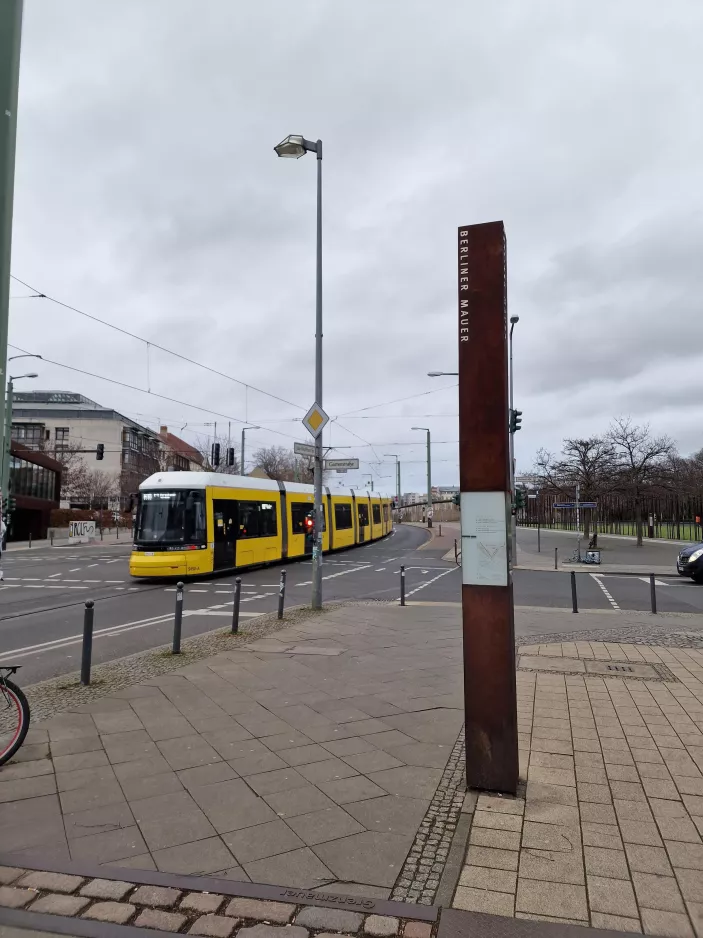 Berlin fast line M10 with low-floor articulated tram 9150 near S Nordbahnhof (2023)