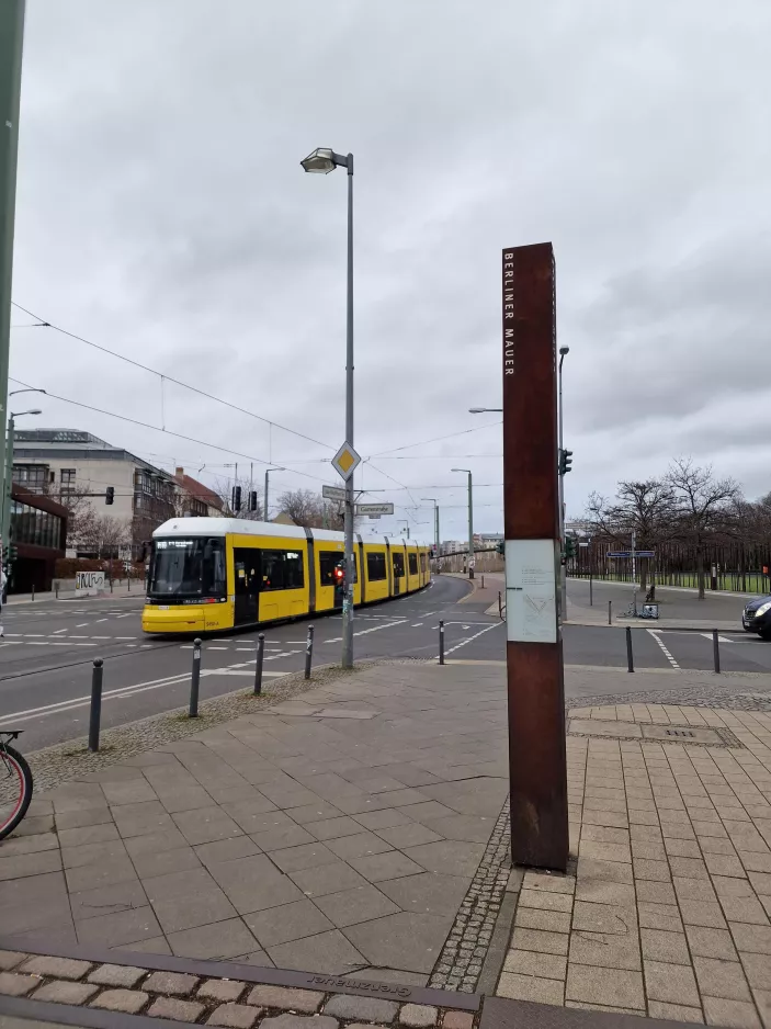 Berlin fast line M10 with low-floor articulated tram 9150 on Julie-Wolfthorn Straße (2023)