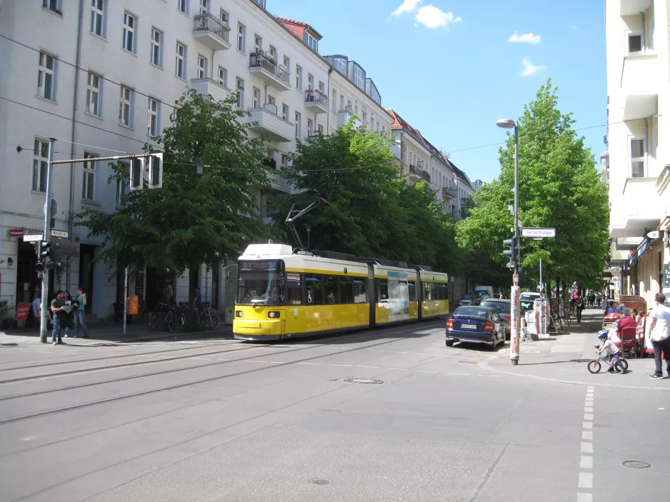 Berlin fast line M13 with low-floor articulated tram 1071 on Wülischstraße, Friedrichshain (2016)
