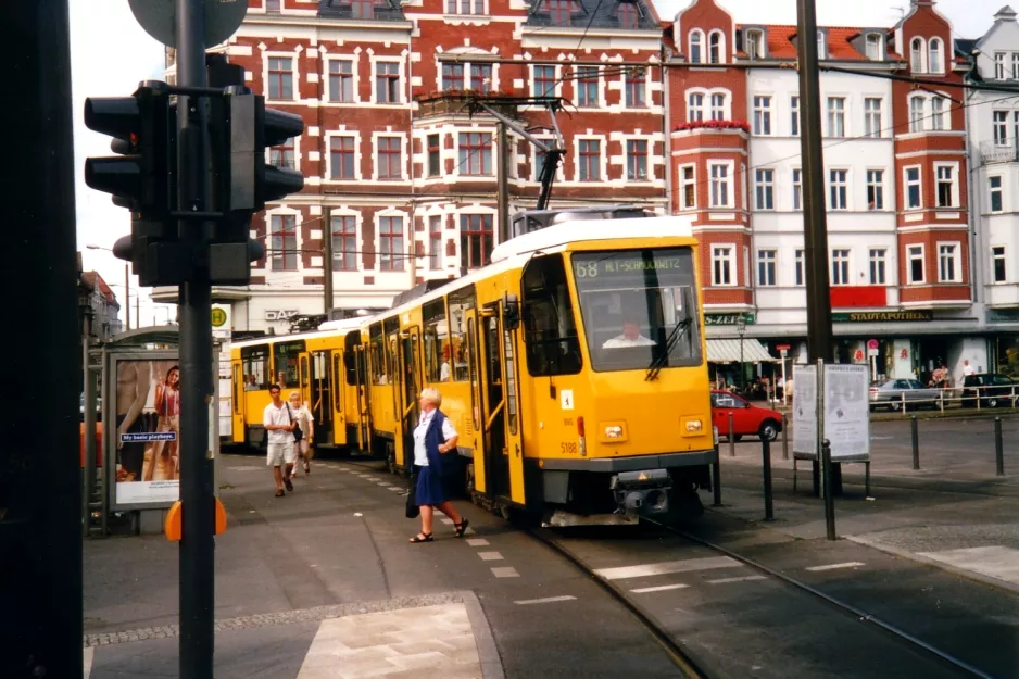 Berlin tram line 68 with railcar 5188 at Schloßplatz Köpenick (2001)